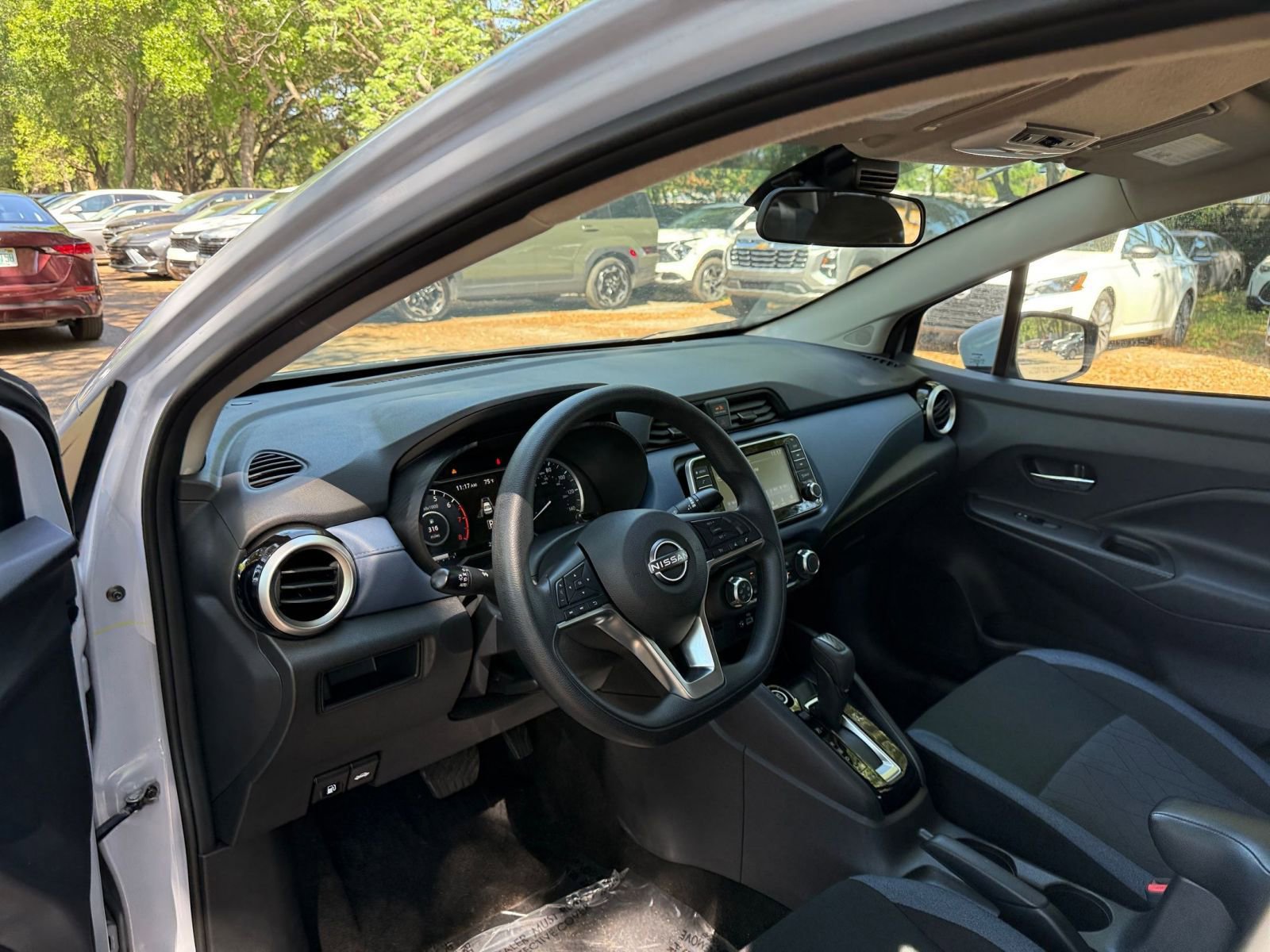 Used 2025 Nissan Versa SV FWD image 31
