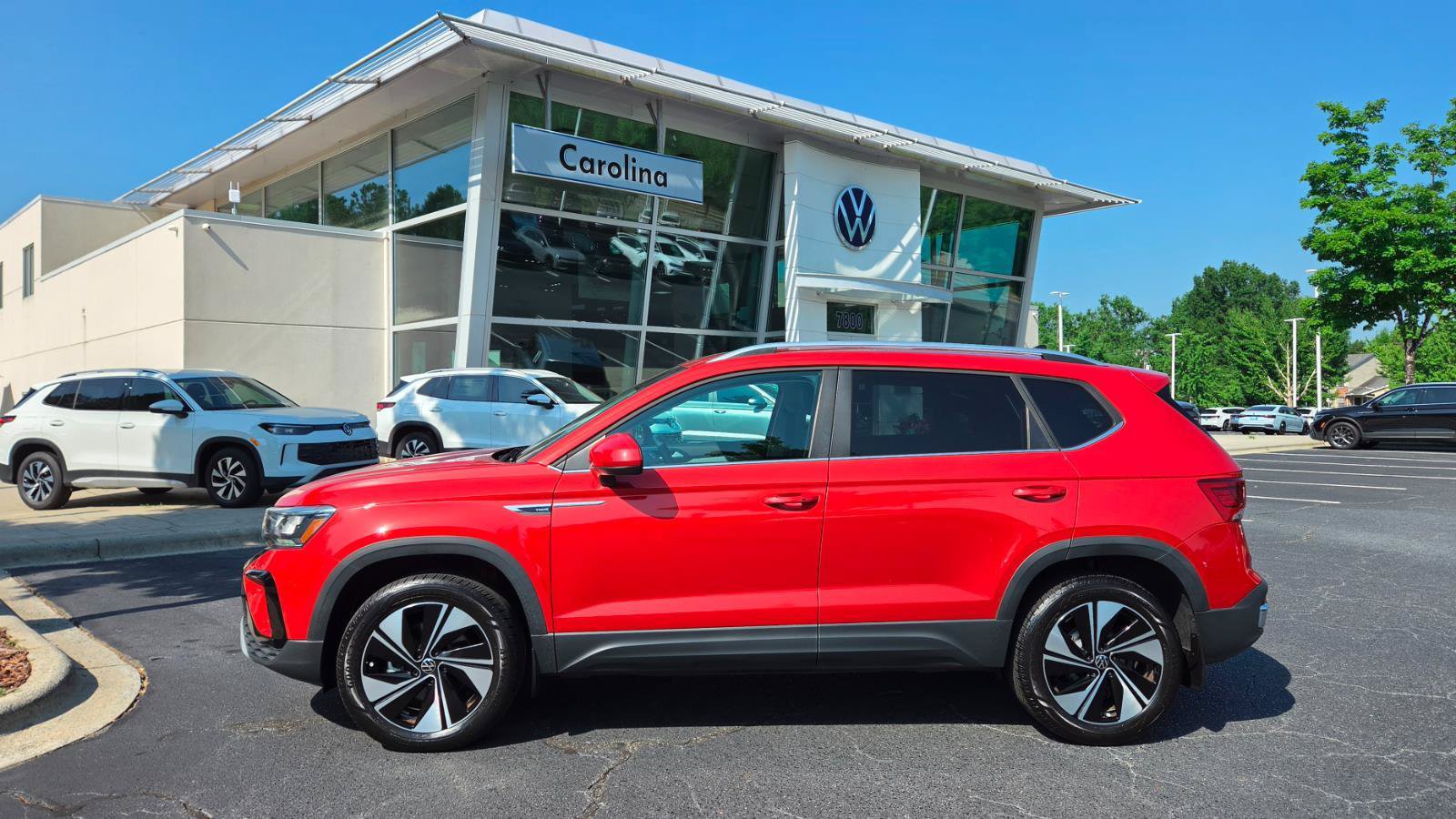 Certified 2024 Volkswagen Taos SE AWD/4WD image 2