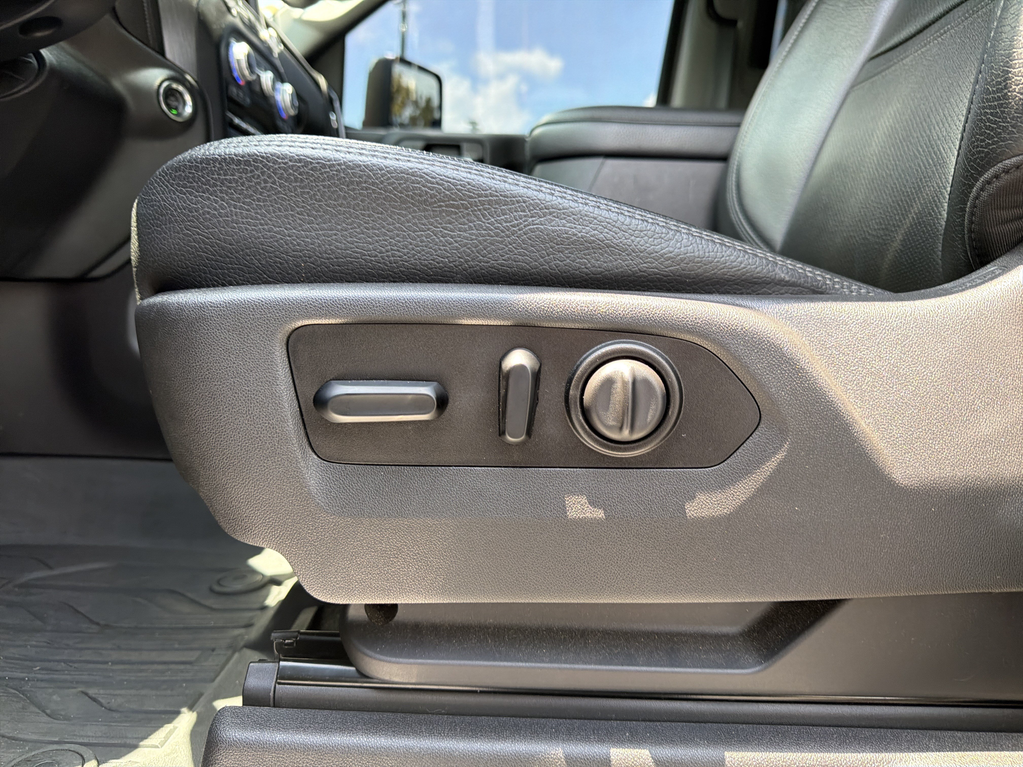 Used 2020 GMC Sierra 3500 Denali w/ Denali Ultimate Package AWD/4WD image 22