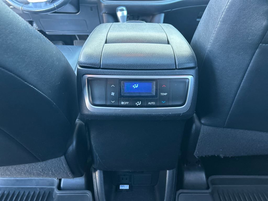 Used 2019 Toyota Highlander XLE image 26