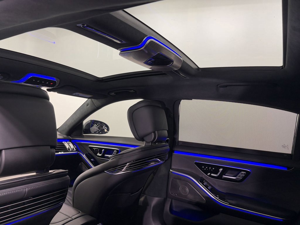 Used 2024 Mercedes-Benz S 63 AMG S w/ Carbon Fiber Exterior Package image 27