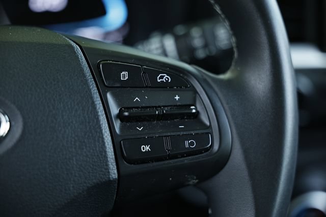 Used 2025 Hyundai Venue SEL FWD image 35