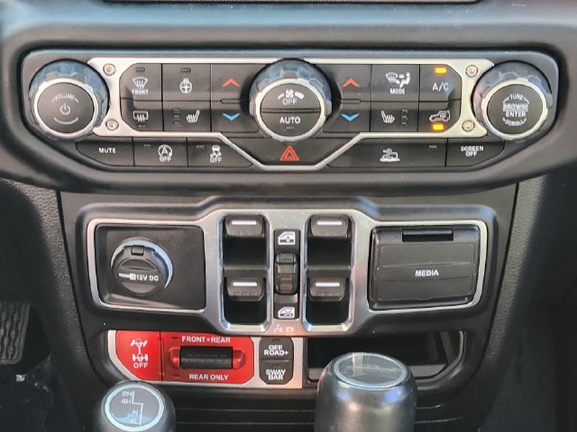 Used 2020 Jeep Gladiator Rubicon w/ Cold Weather Group AWD/4WD image 14