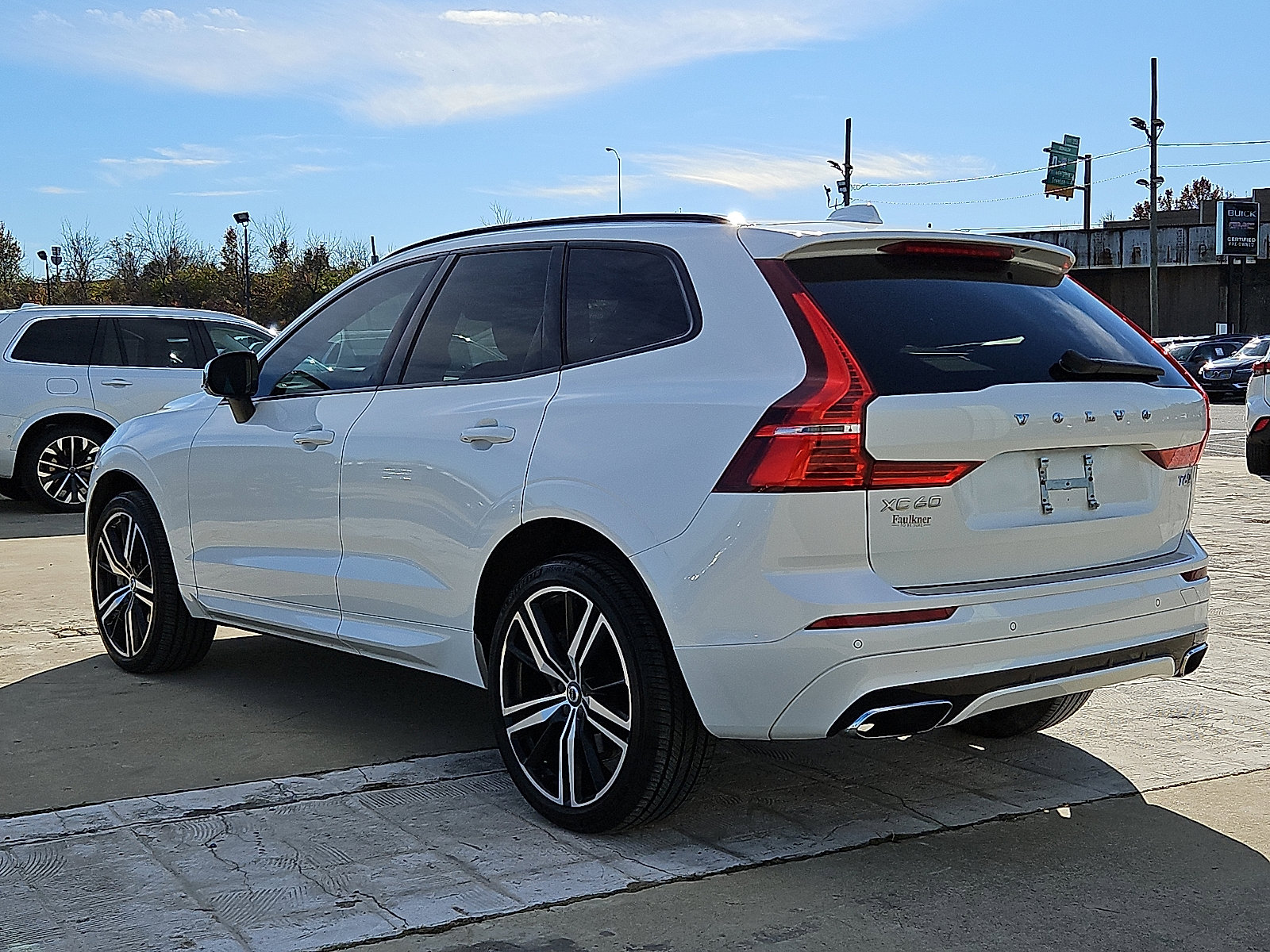 Used 2021 Volvo XC60 T6 R-Design image 4