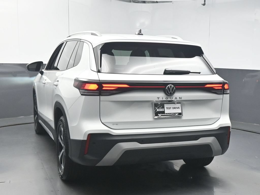 New 2026 Volkswagen Tiguan SE FWD image 6