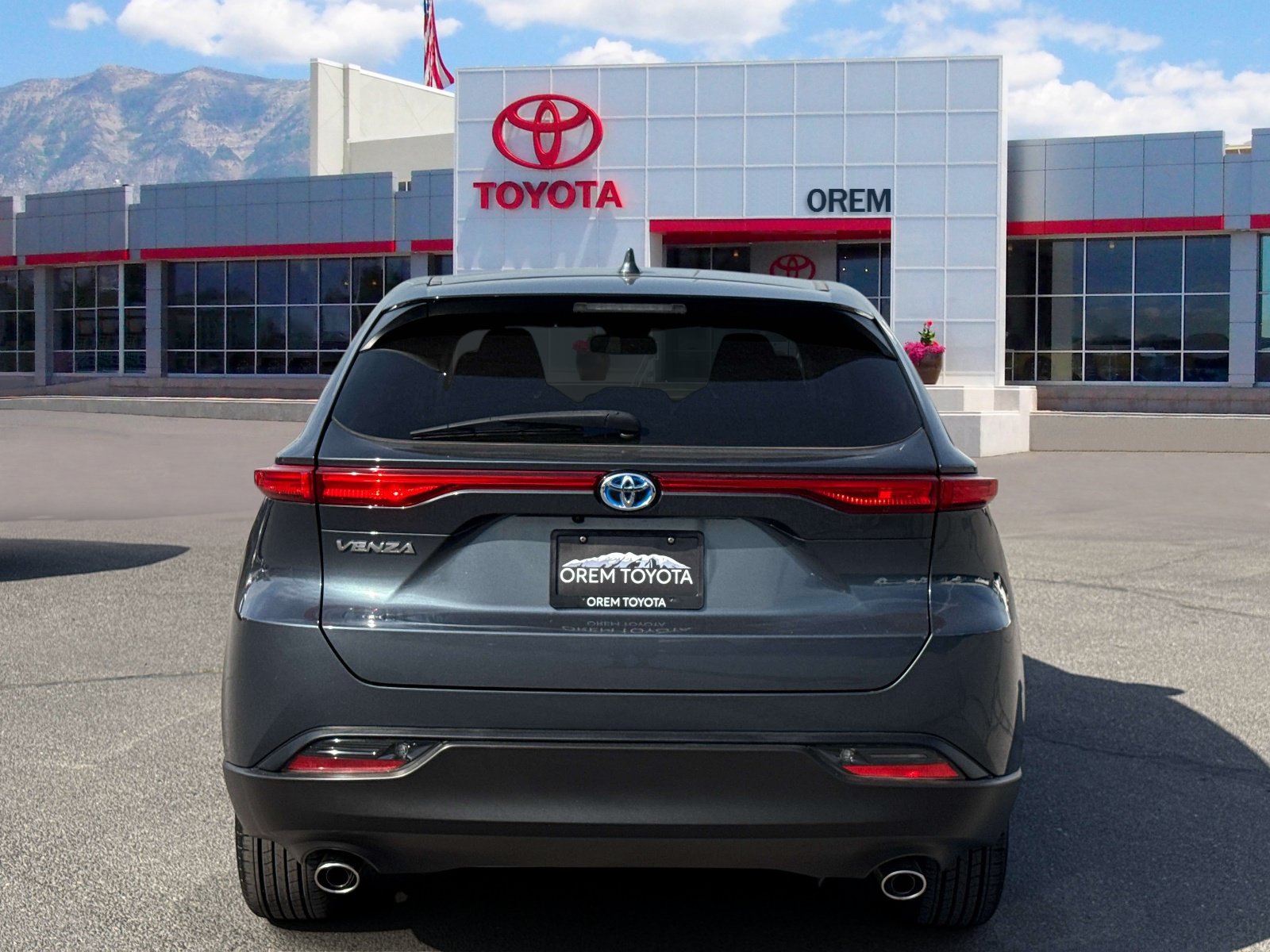 Used 2024 Toyota Venza LE AWD/4WD image 4