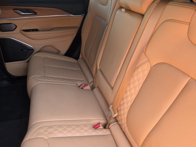 Certified 2023 Jeep Grand Cherokee Summit AWD/4WD image 20