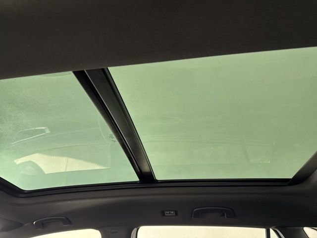 Used 2025 Volkswagen Atlas Cross Sport SEL R-Line image 24