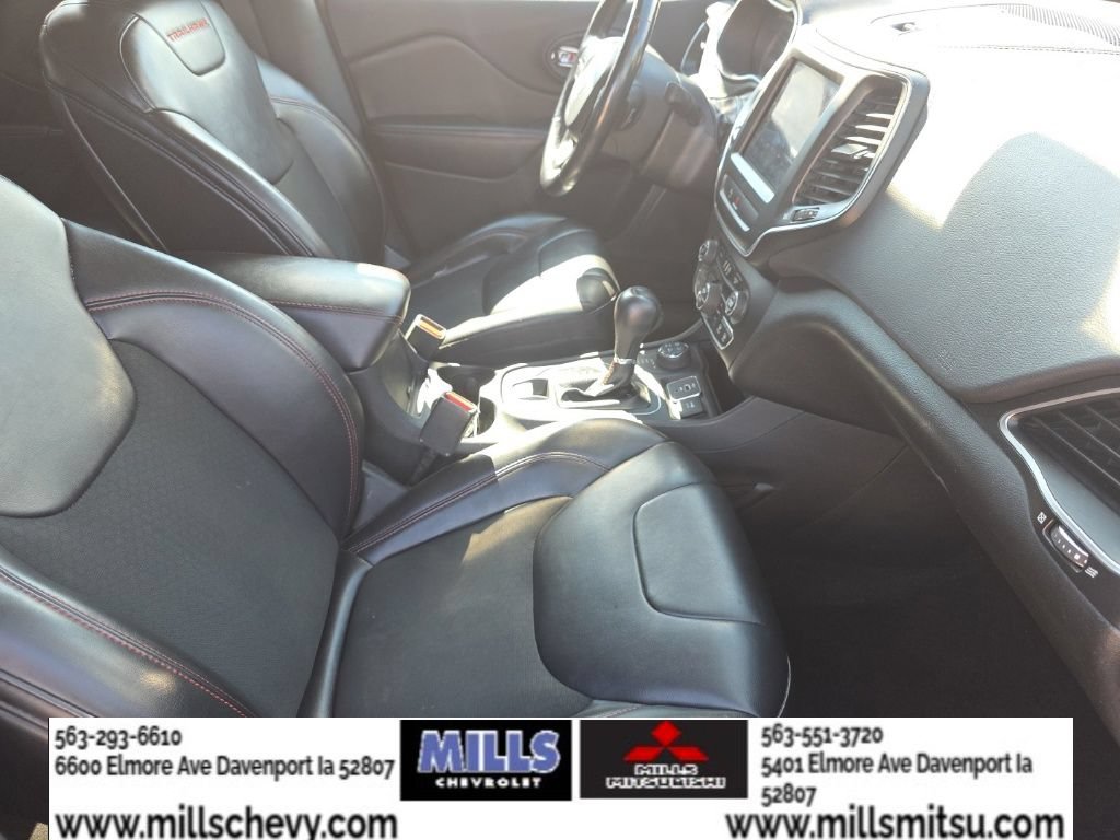 Used 2019 Jeep Cherokee Trailhawk w/ Cold Weather Group AWD/4WD image 20