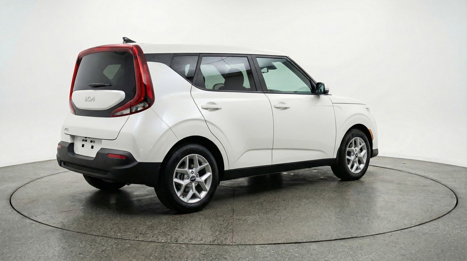 Used 2025 Kia Soul LX w/ LX Technology Package FWD image 9