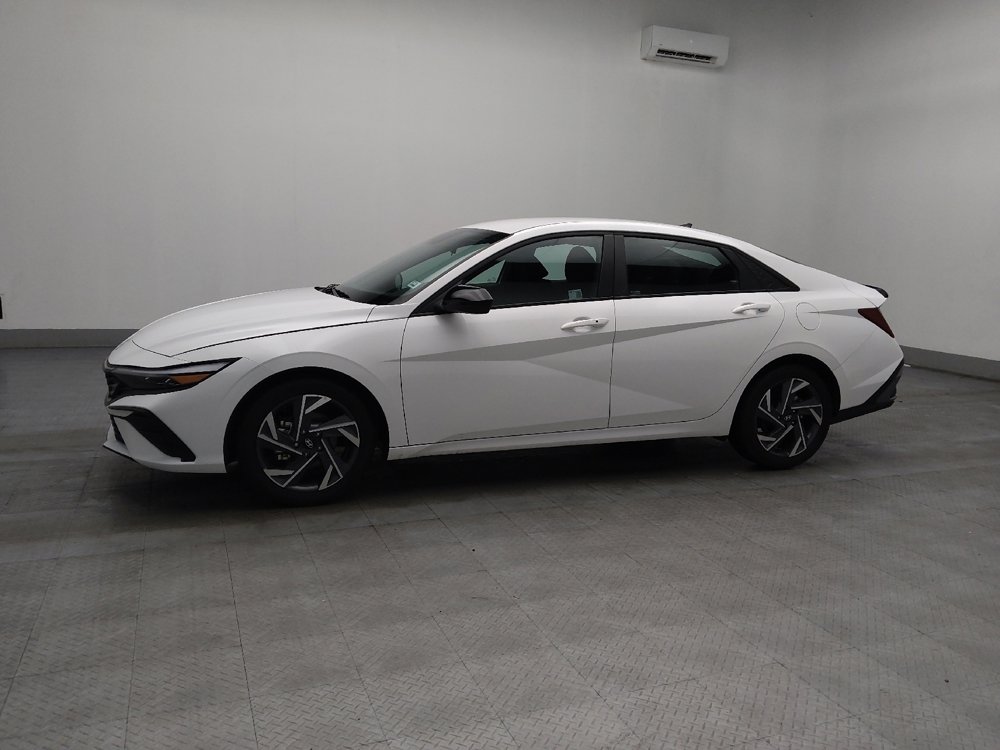 Used 2025 Hyundai Elantra Sport image 2