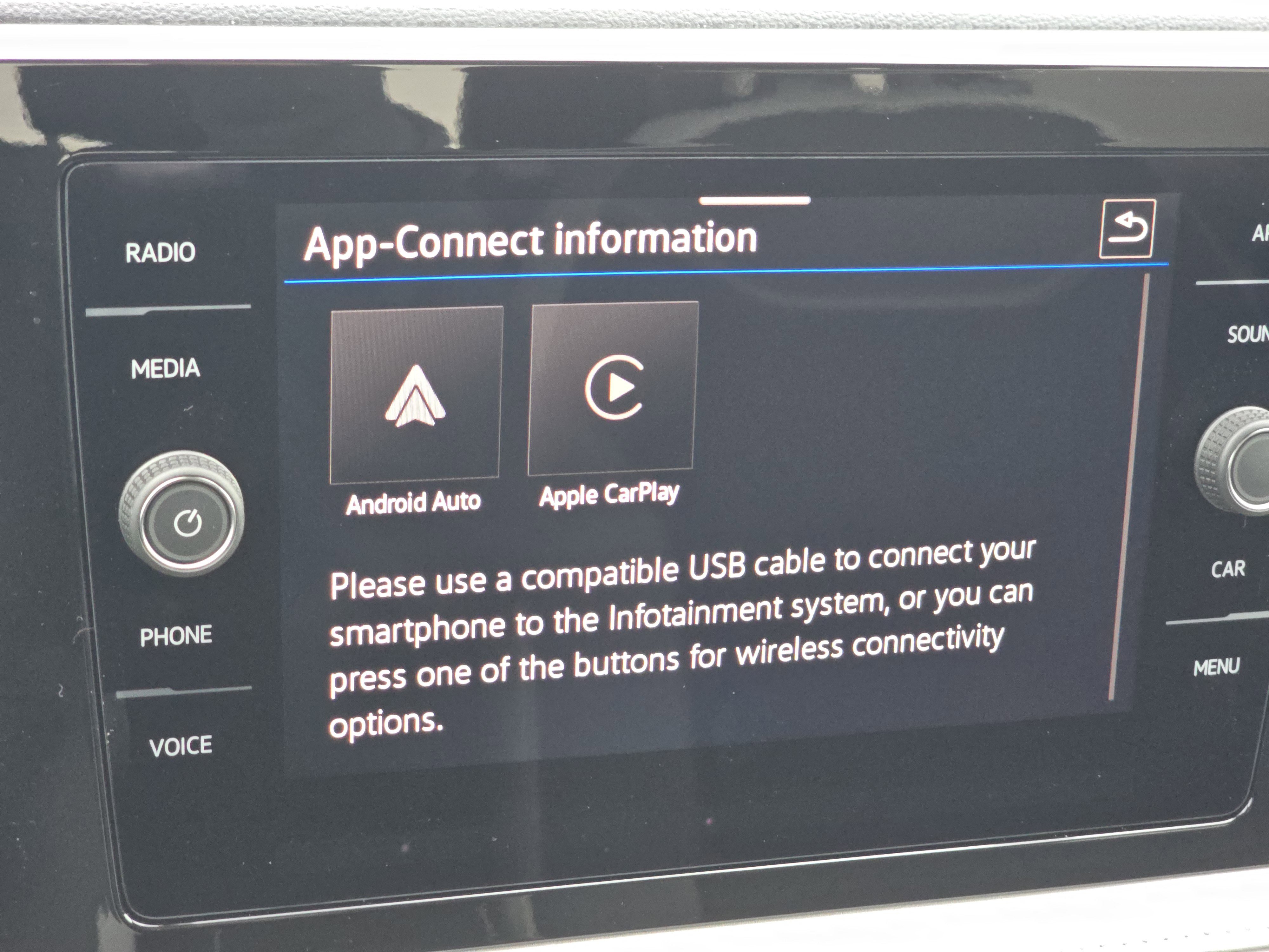 New 2026 Volkswagen Taos SE image 10