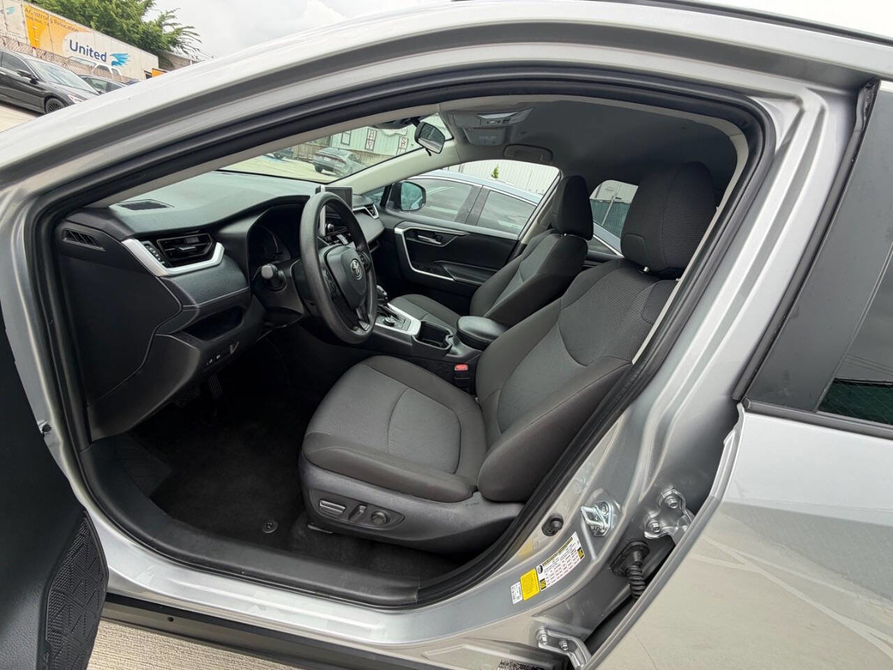 Used 2025 Toyota RAV4 XLE AWD/4WD image 6