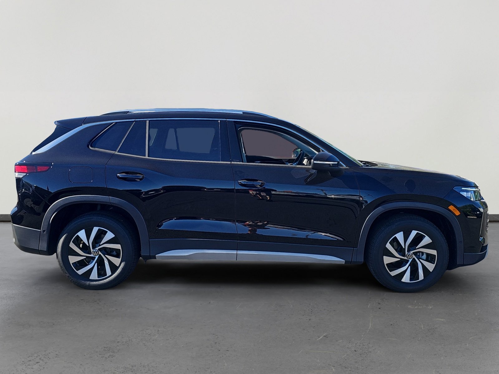 New 2025 Volkswagen Tiguan S image 6