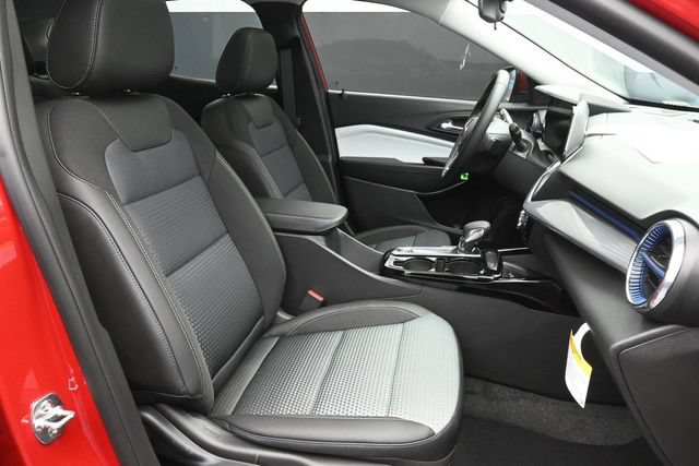 New 2026 Chevrolet Trax LT w/ Sunroof Package FWD image 27