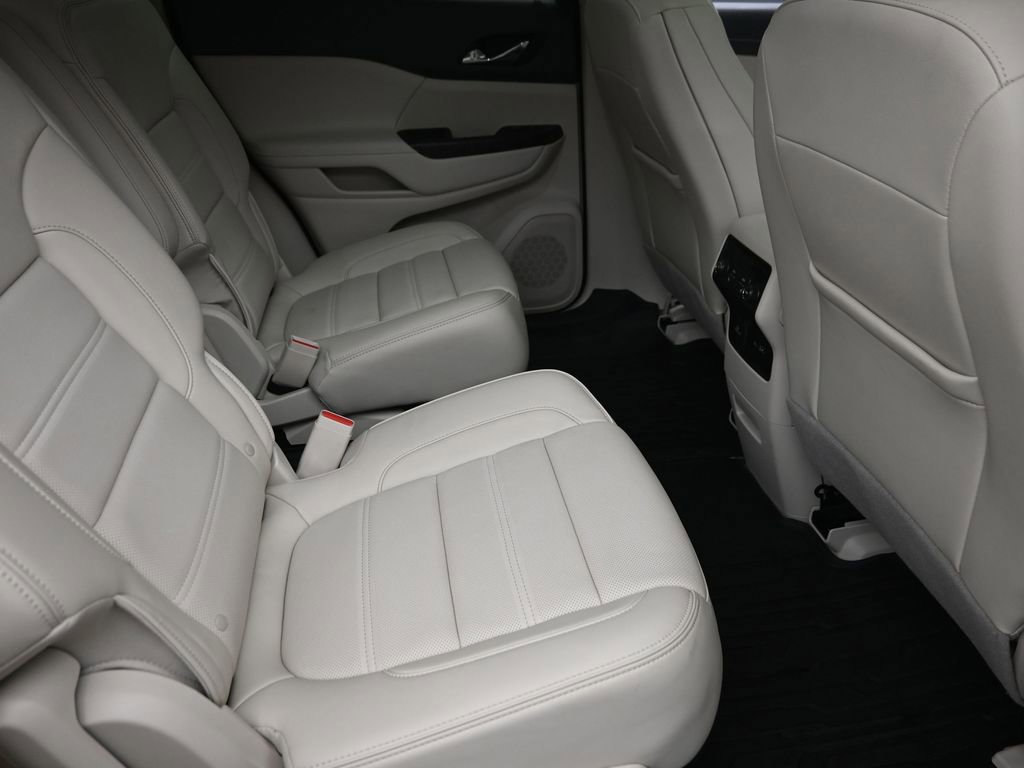 Used 2023 GMC Acadia Denali w/ Denali Ultimate Package image 8
