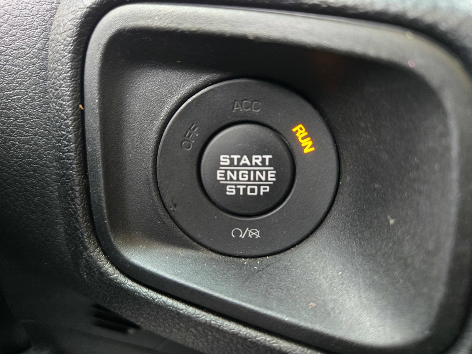Used 2024 Jeep Gladiator Sport AWD/4WD image 21