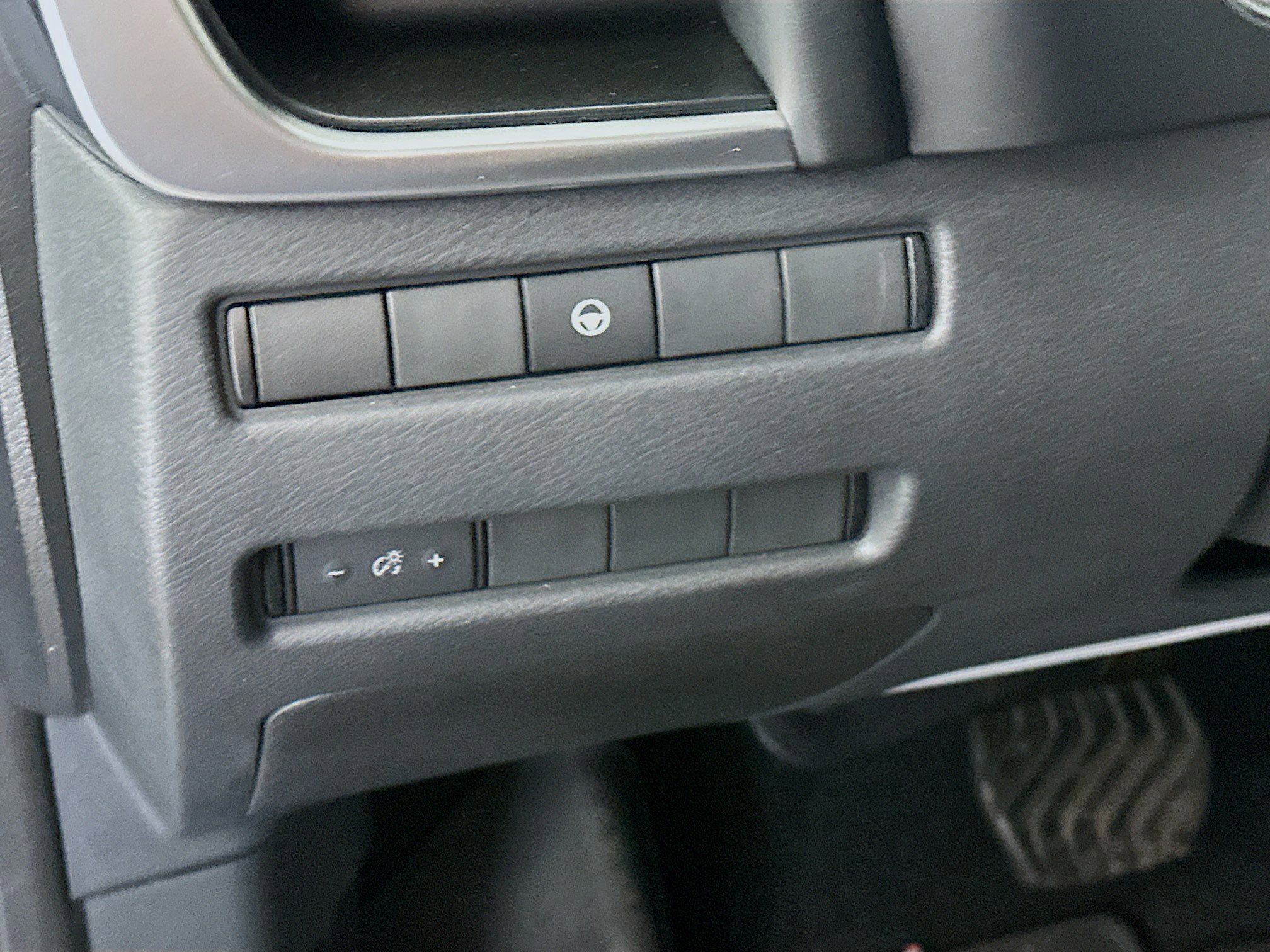 Used 2022 Nissan Rogue SV image 17