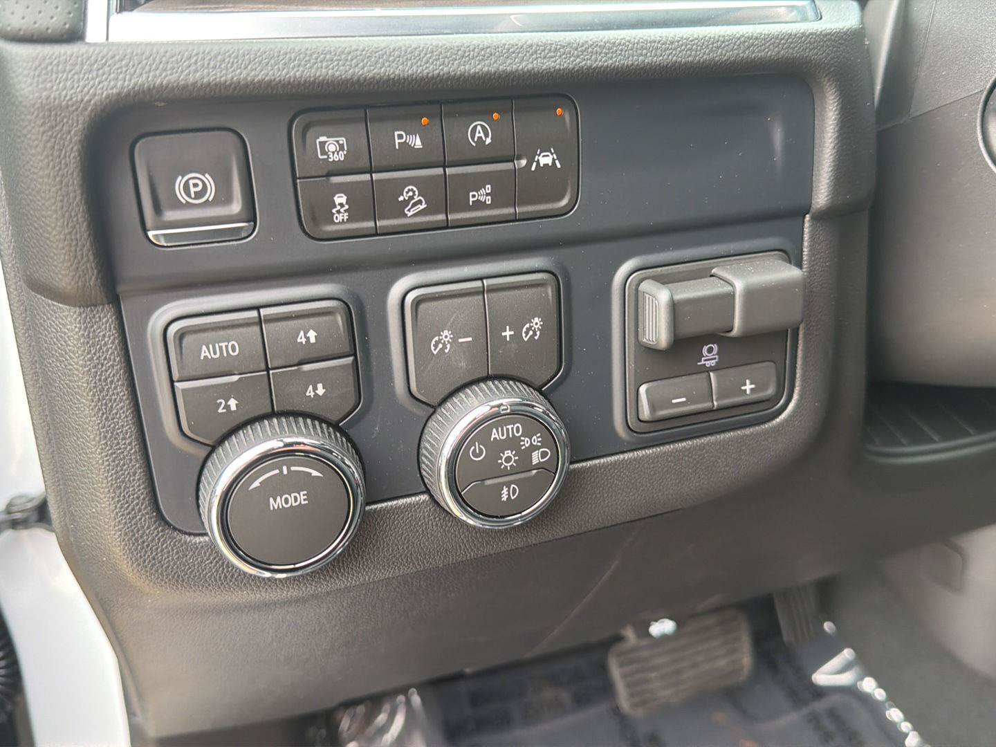 New 2026 Chevrolet Tahoe Premier w/ Sun And Tow Package AWD/4WD image 20