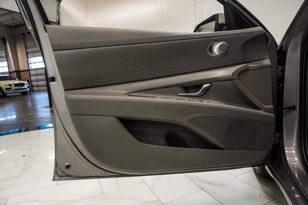 Used 2022 Hyundai Elantra SEL image 17