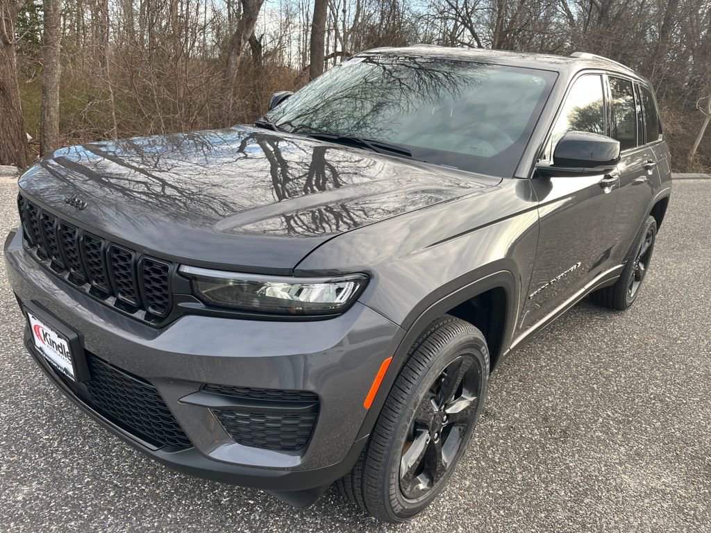 New 2025 Jeep Grand Cherokee Altitude image 5