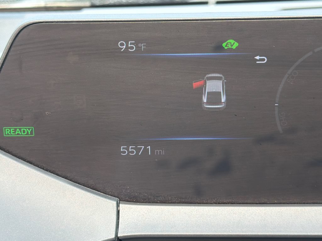 Used 2025 Toyota Prius LE FWD image 29