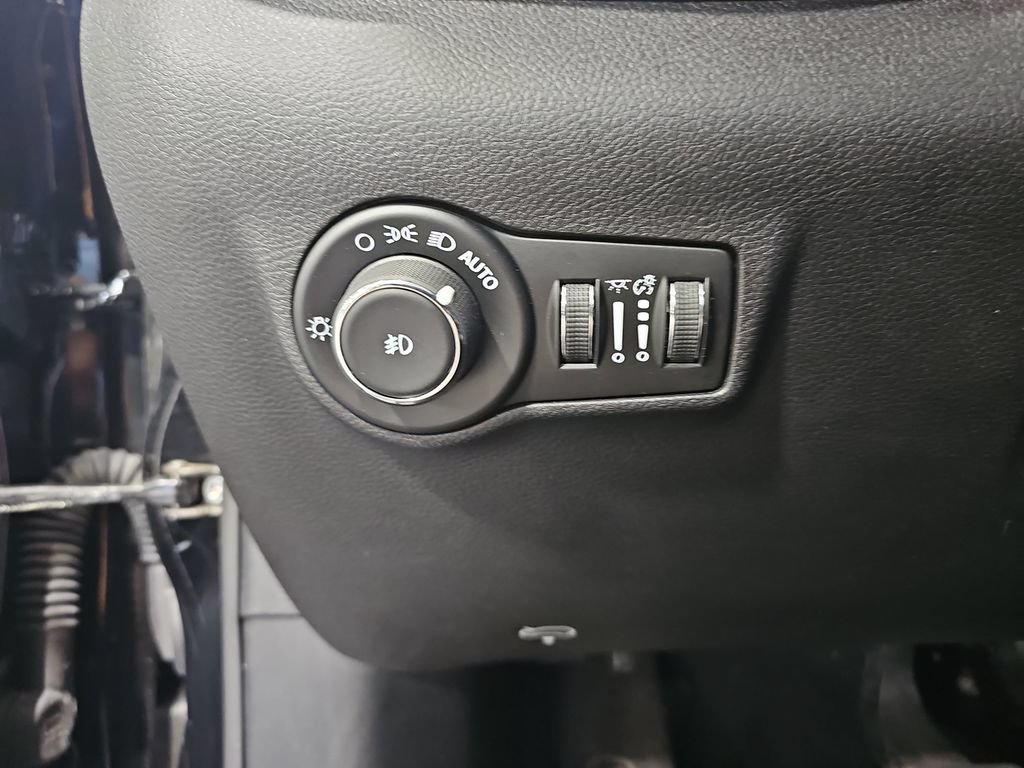 Used 2024 Jeep Compass Latitude AWD/4WD image 25