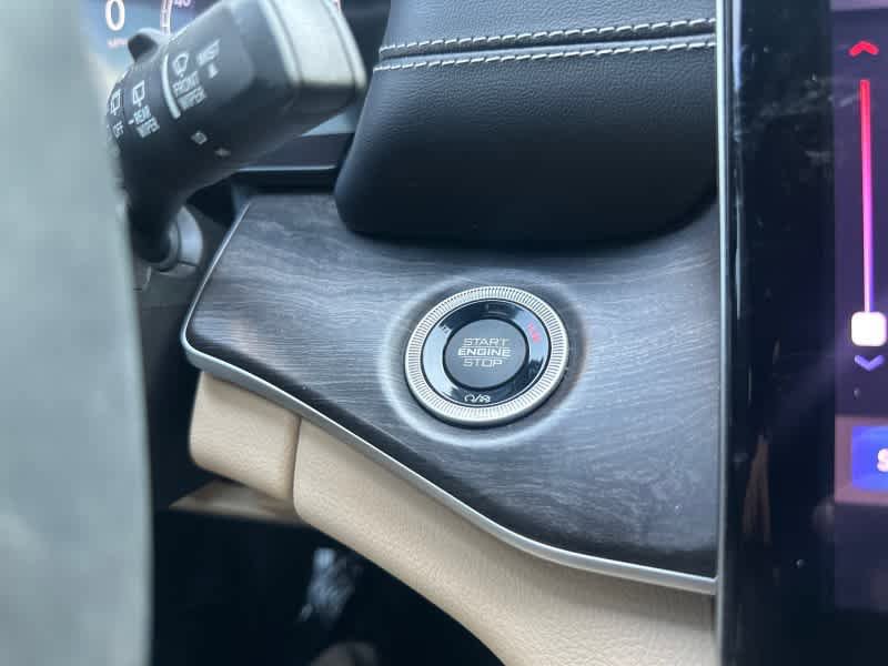 Used 2023 Jeep Grand Cherokee Limited RWD image 30