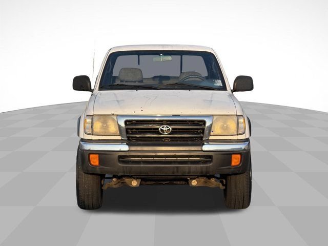 Used 2000 Toyota Tacoma PreRunner RWD image 2