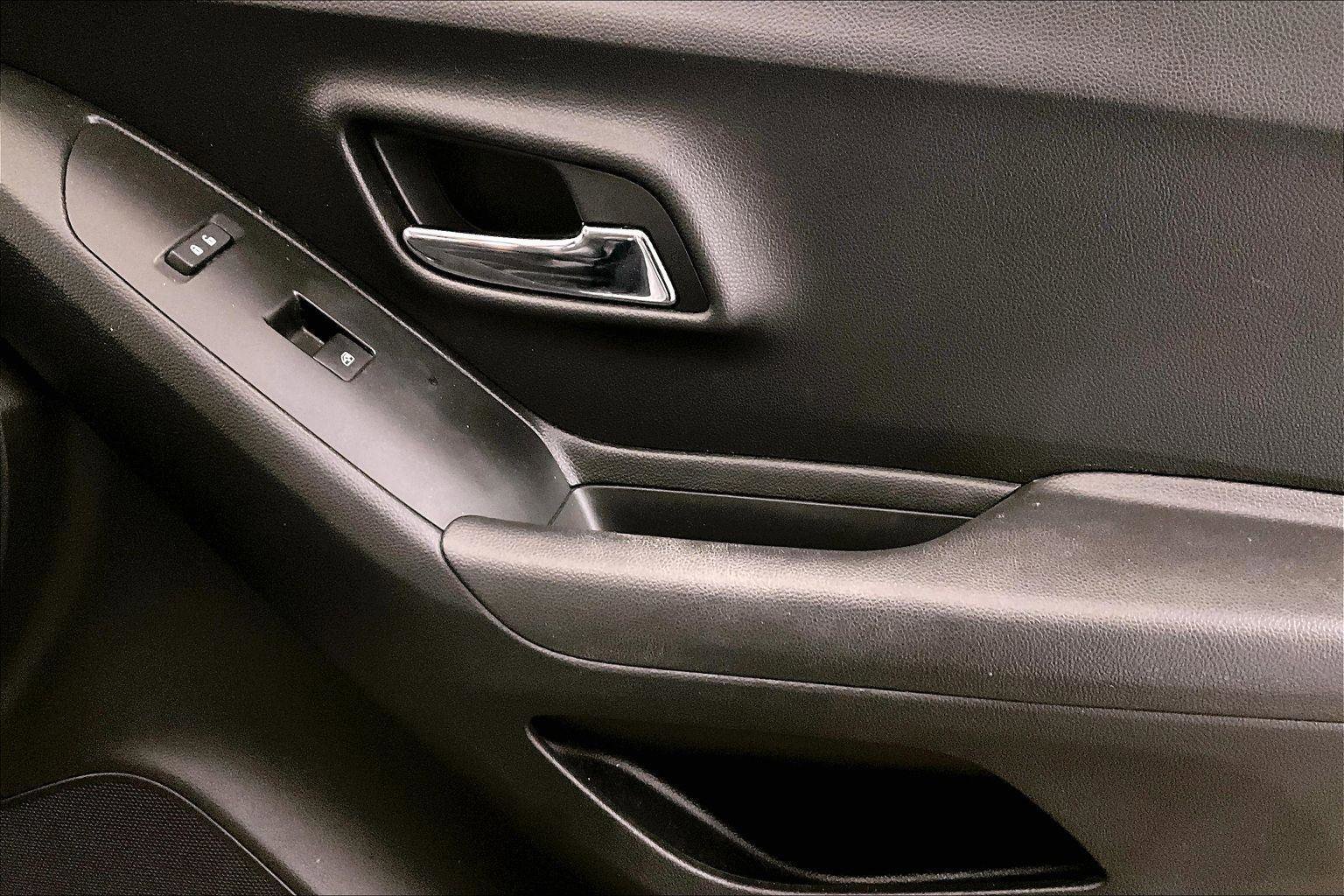 Used 2019 Chevrolet Trax LT w/ LT Convenience Package image 23