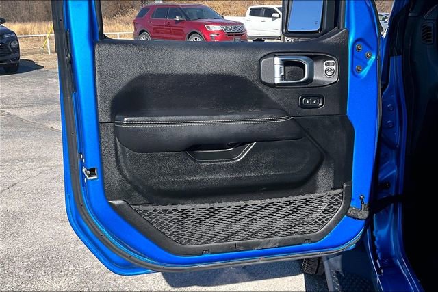 Used 2022 Jeep Wrangler Unlimited Sahara w/ Cold Weather Group AWD/4WD image 18