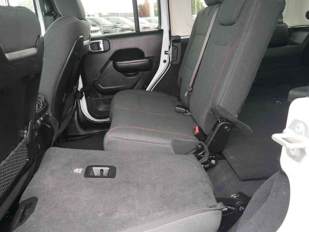 Used 2024 Jeep Wrangler Unlimited Rubicon AWD/4WD image 19
