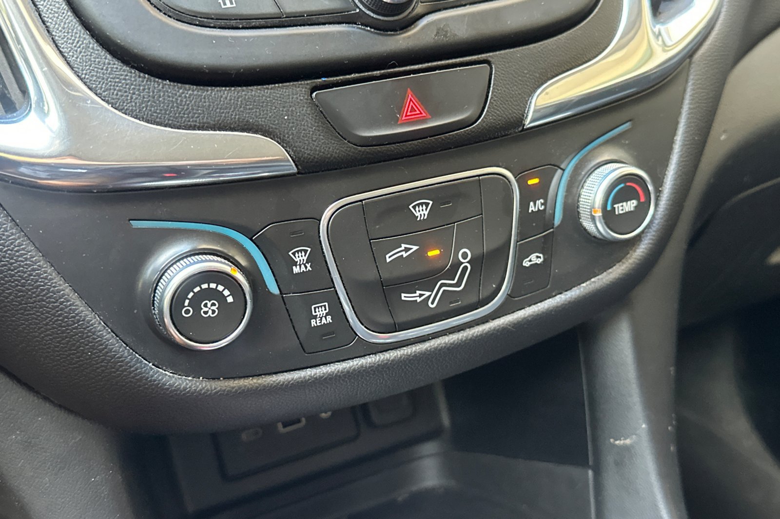 Used 2019 Chevrolet Equinox LT FWD image 28
