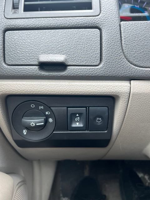 Used 2011 Ford Fusion SE w/ 202A Rapid Spec Order Code FWD image 21