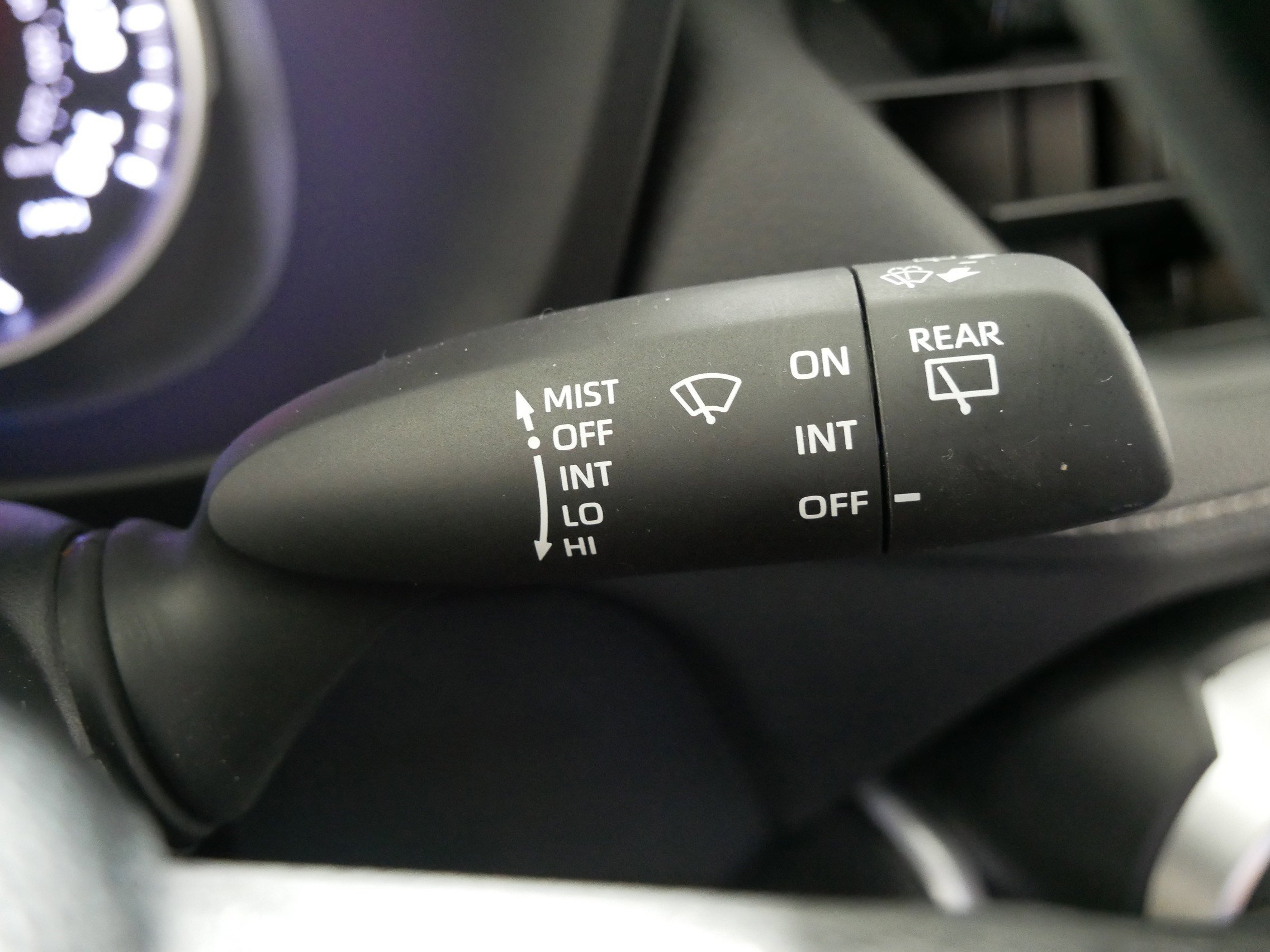 Used 2021 Toyota RAV4 LE AWD/4WD image 30