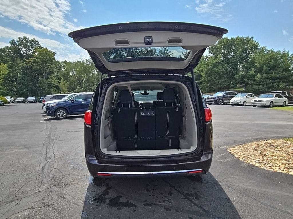 Used 2017 Chrysler Pacifica Touring-L Plus w/ Tire & Wheel Group FWD image 31