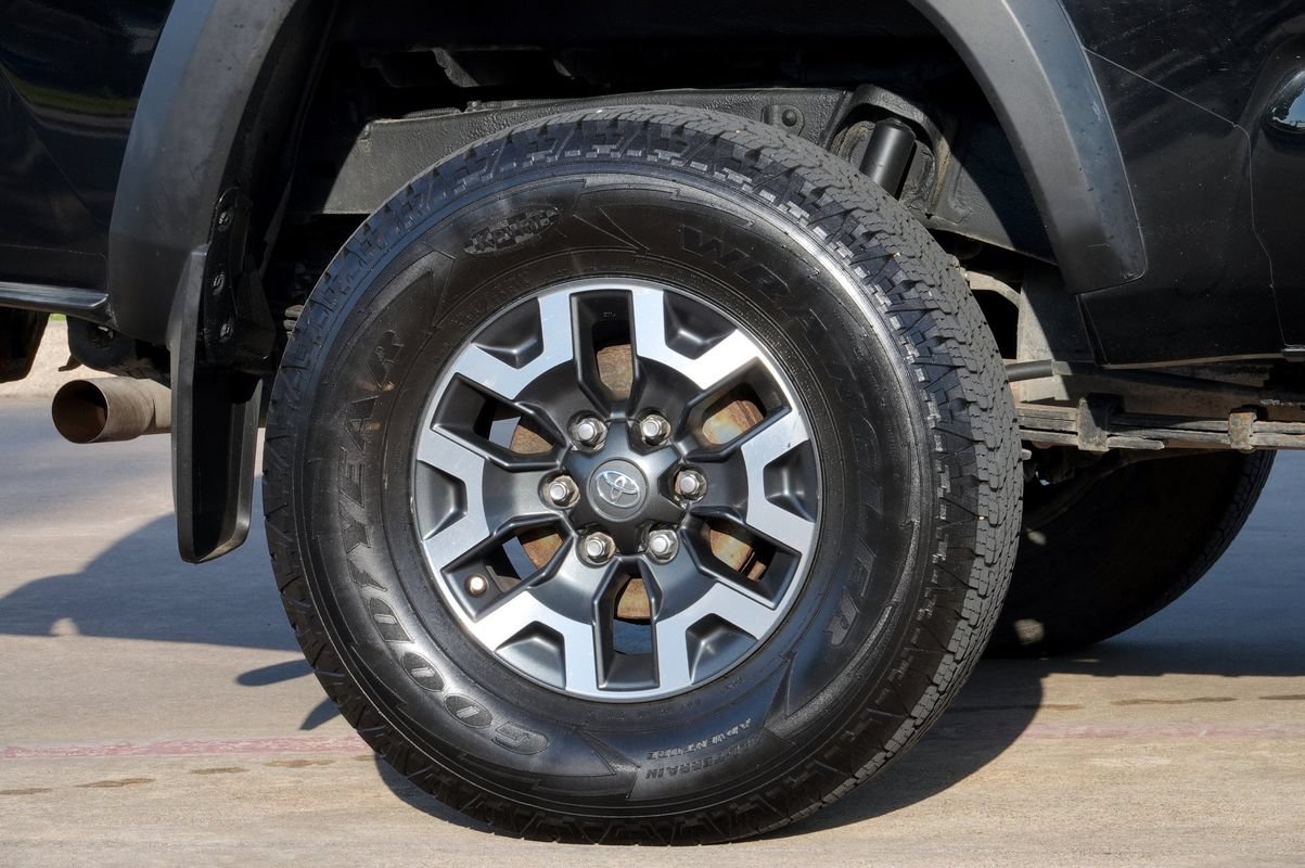 Used 2016 Toyota Tacoma TRD Off-Road AWD/4WD image 30