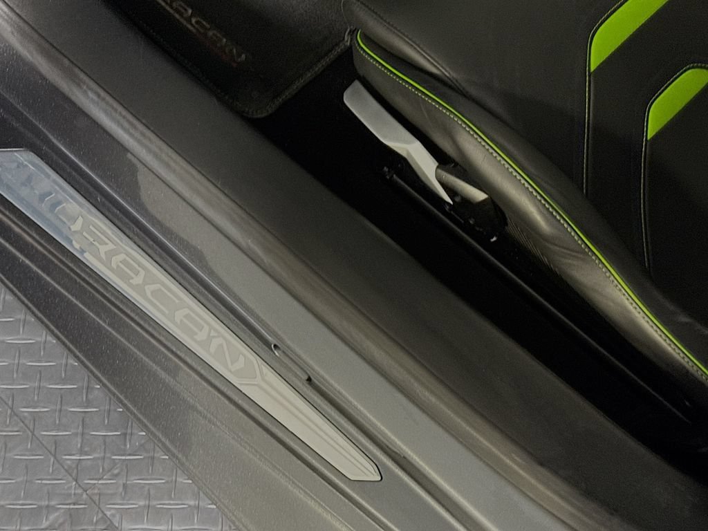 Used 2021 Lamborghini Huracan EVO RWD image 21
