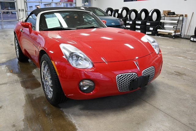 Used 2007 Pontiac Solstice Convertible w/ Premium Package image 3