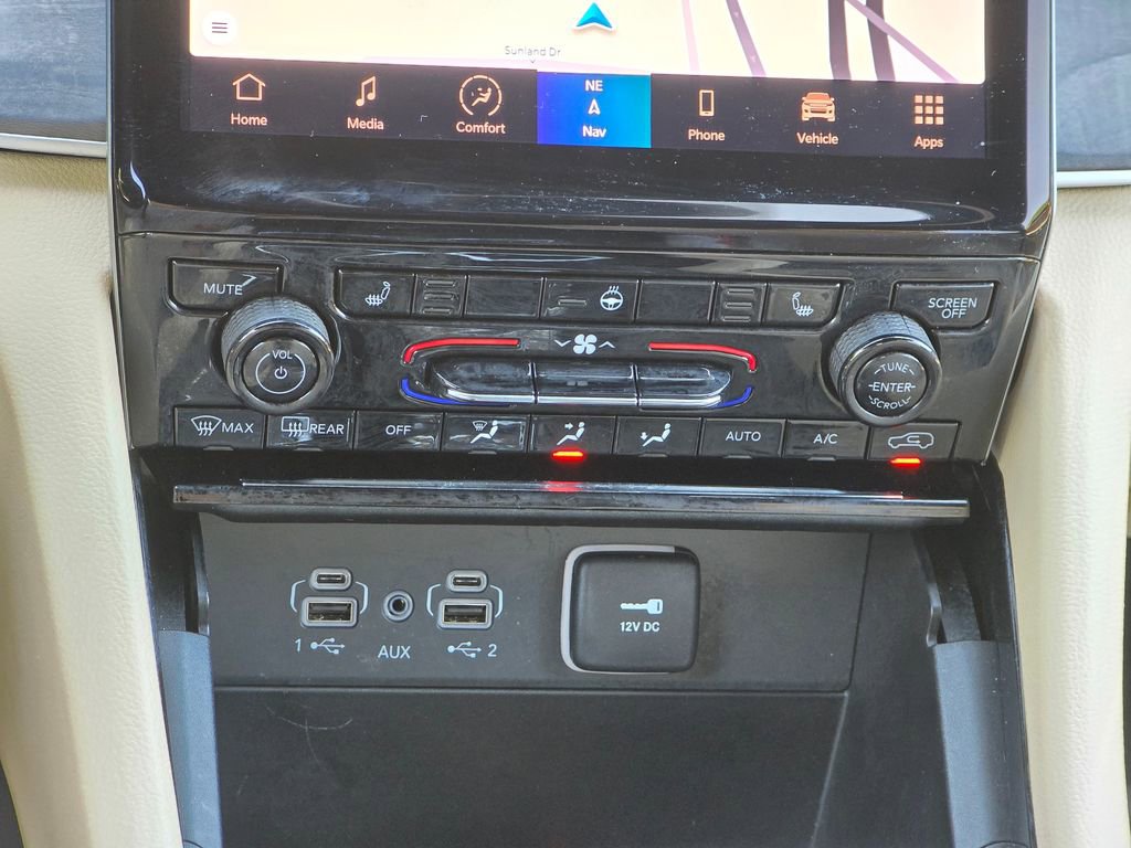 Used 2023 Jeep Grand Cherokee L Limited AWD/4WD image 36