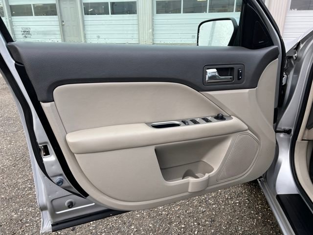 Used 2011 Ford Fusion SEL w/ 302A Rapid Spec Order Code image 16