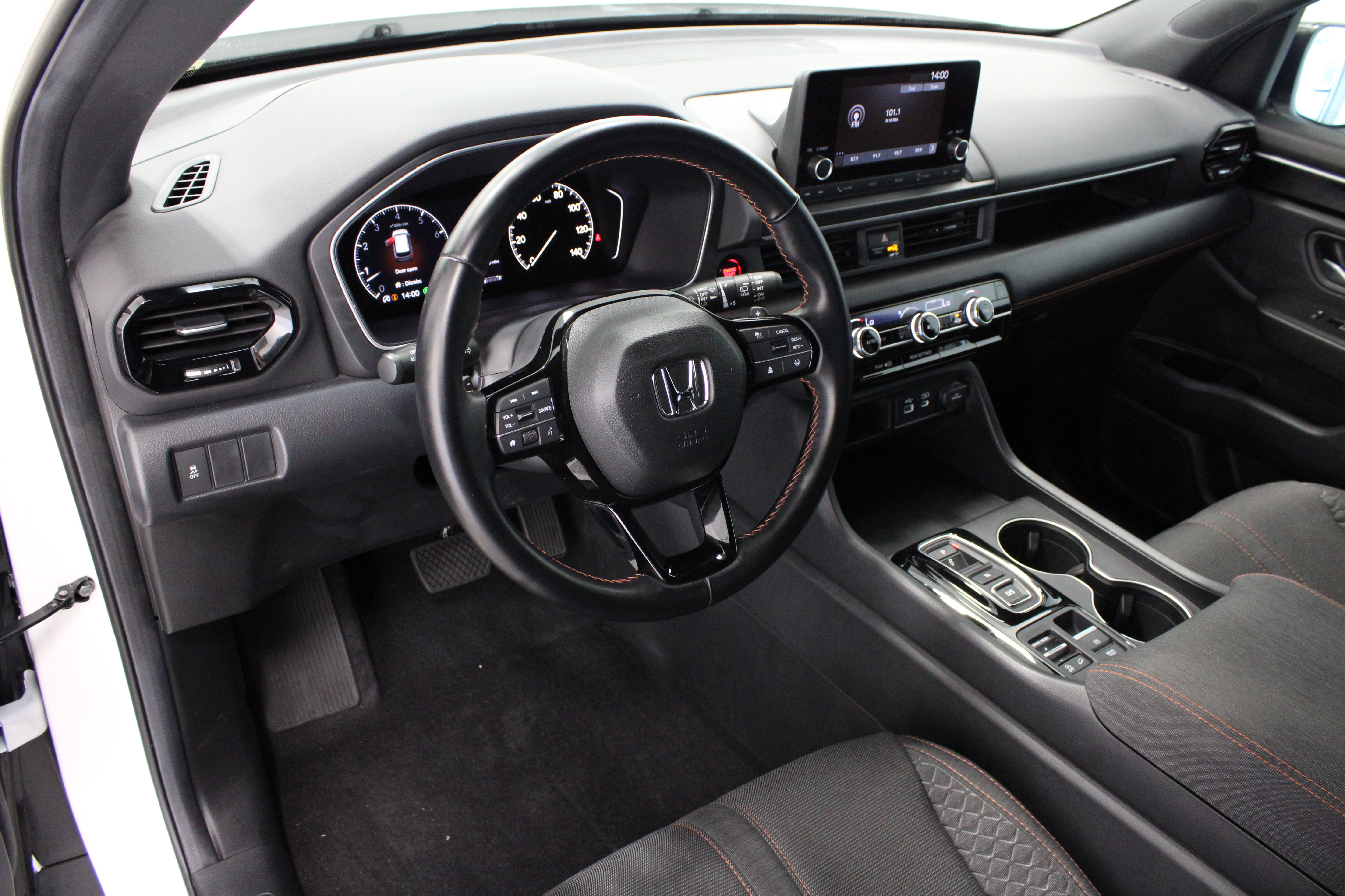 Used 2025 Honda Pilot Sport image 13
