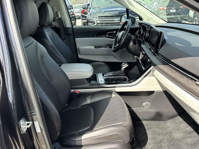 Used 2024 Kia Carnival EX image 20