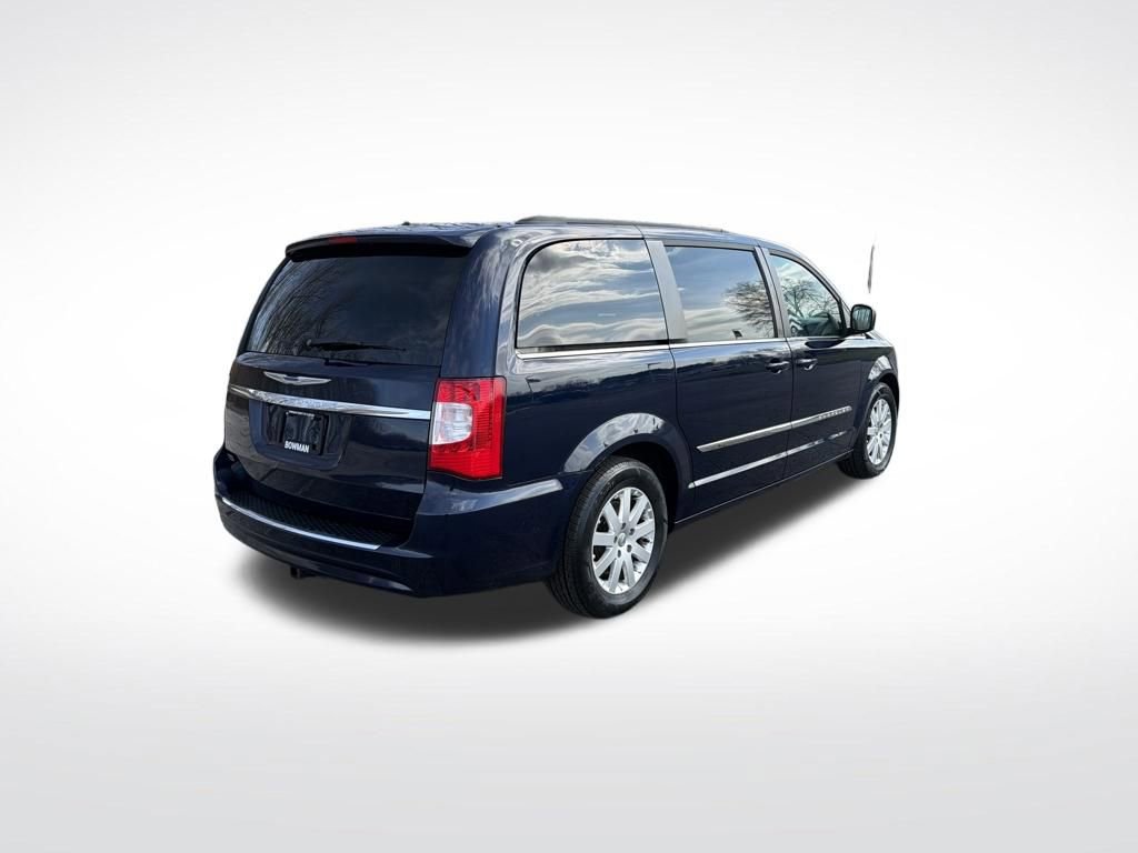 Used 2016 Chrysler Town & Country Touring image 6