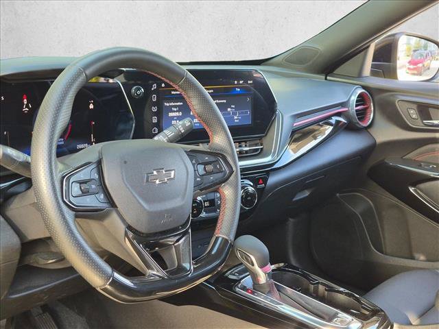 Used 2024 Chevrolet Trax RS w/ Sunroof Package FWD image 10