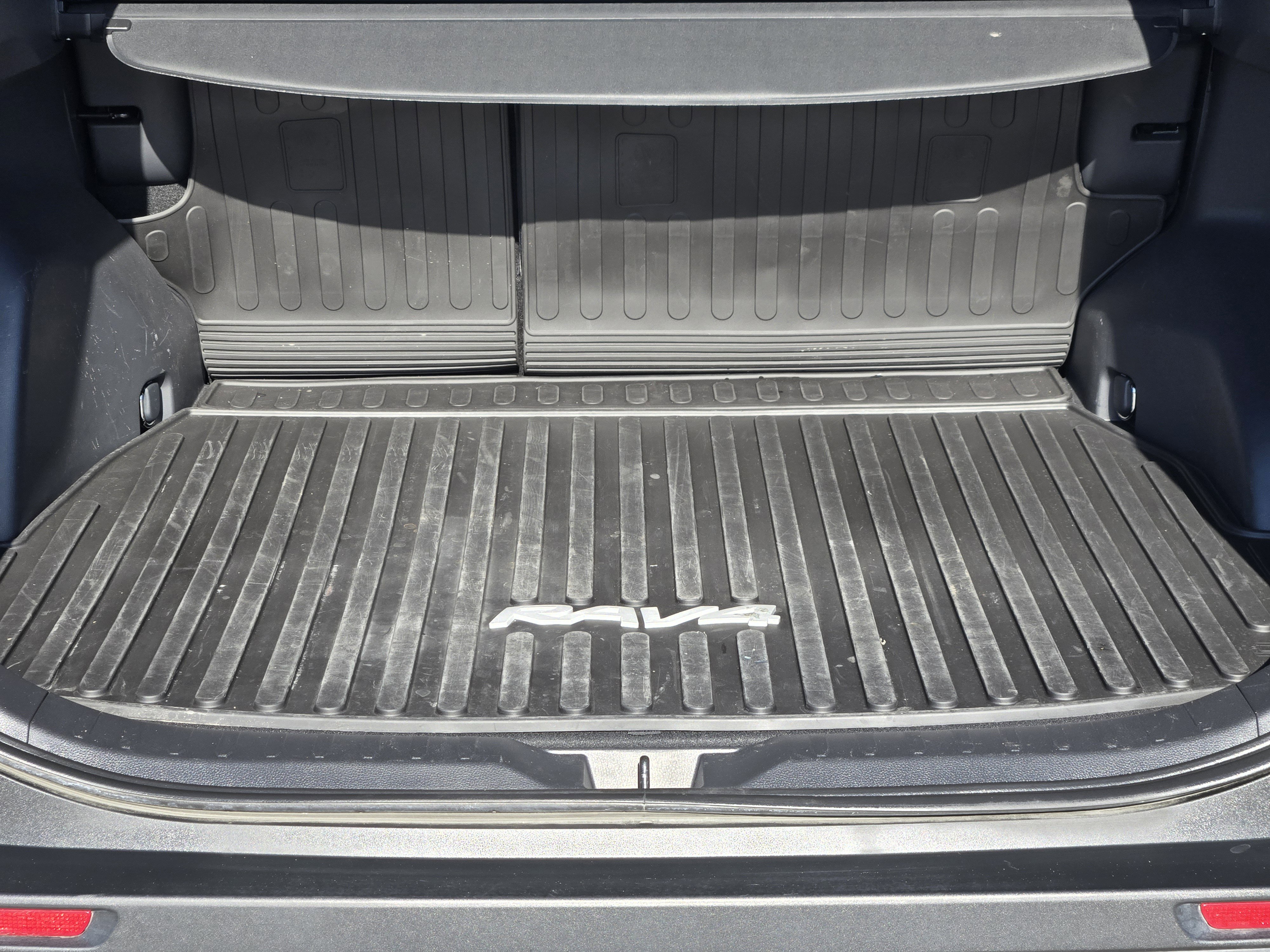 Used 2024 Toyota RAV4 XLE w/ Convenience Package image 39