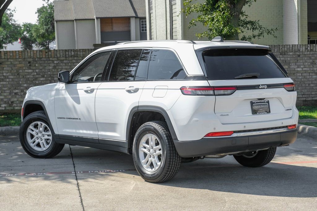 Used 2022 Jeep Grand Cherokee Laredo w/ Luxury Tech Group I image 15