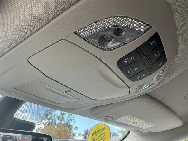 Used 2024 Chrysler Pacifica Touring-L FWD image 32