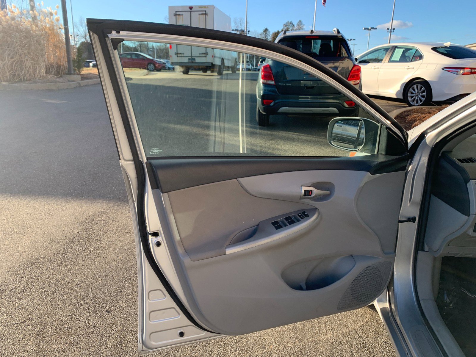 Used 2013 Toyota Corolla LE image 9