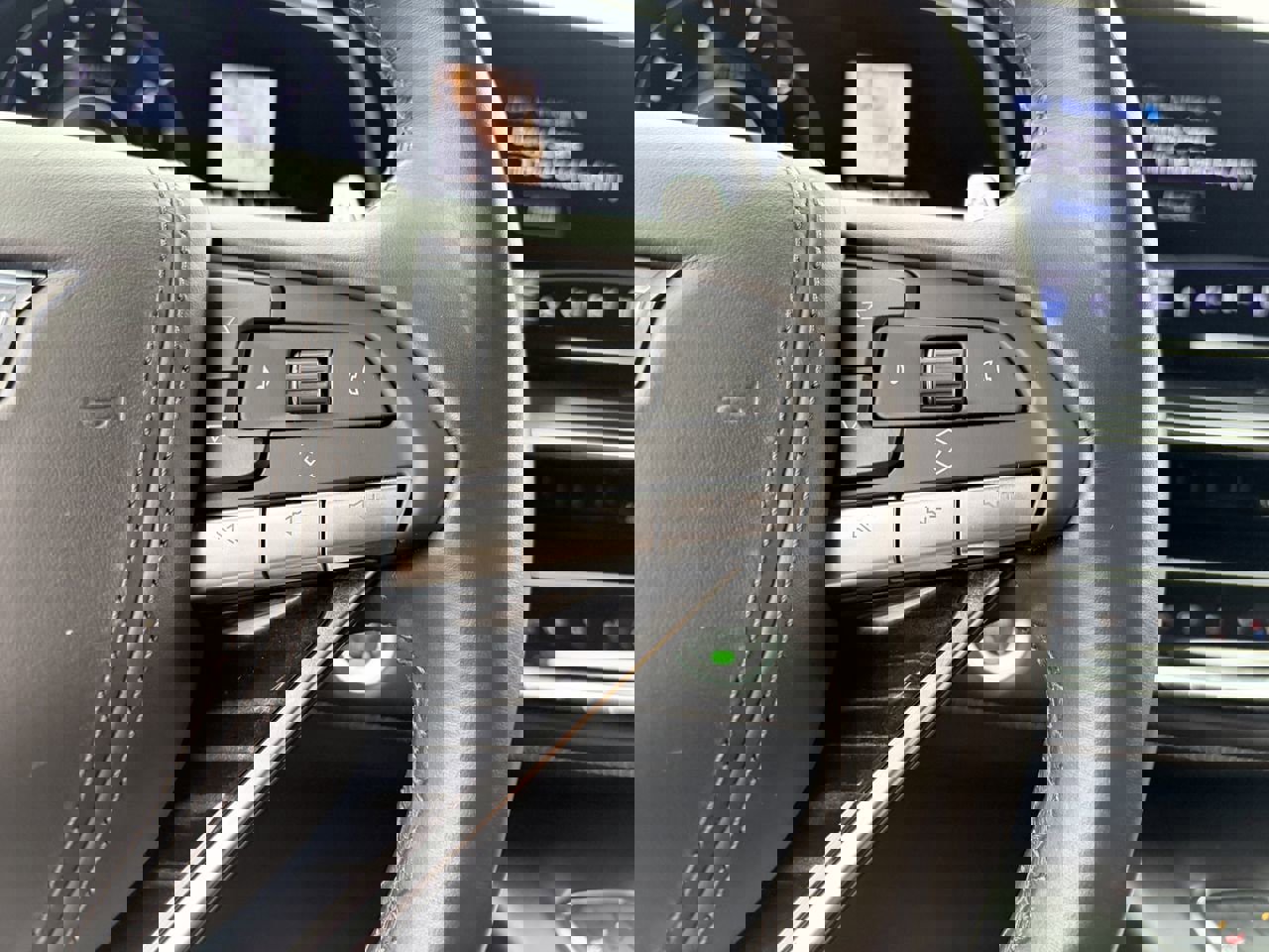 Certified 2024 Cadillac Escalade ESV V w/ Heavy-Duty Trailer Package image 23